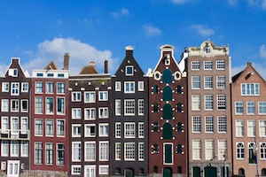 Les façades typiques des maisons d'Amsterdam