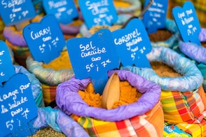 Blog voyage Le Gourmand Voyageur - marché épices Guadeloupe Martinique